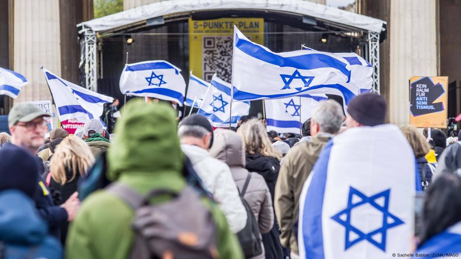 Monachium. Setki ludzi w proteście przeciw antysemityzmowi