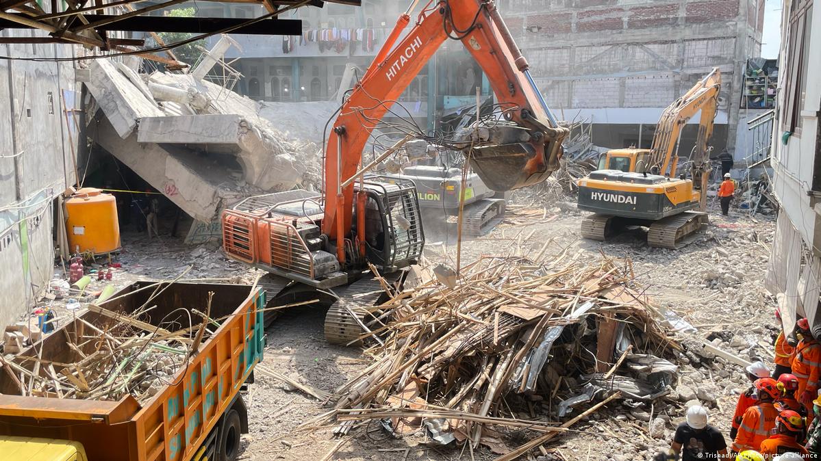 Death toll from Indonesia school collapse climbs to at least 50