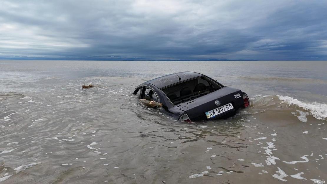 Лек автомобил, посене коъм морето