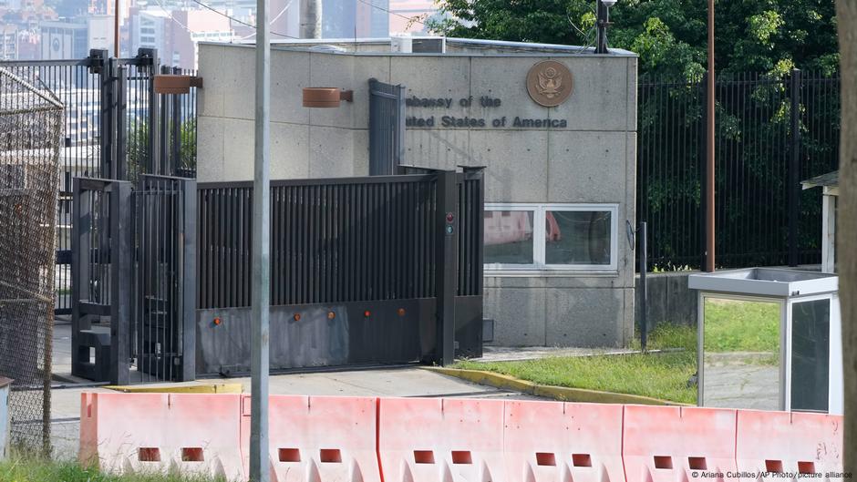 Venezuela claims to have foiled plot targeting US embassy  DW  10/07/2025