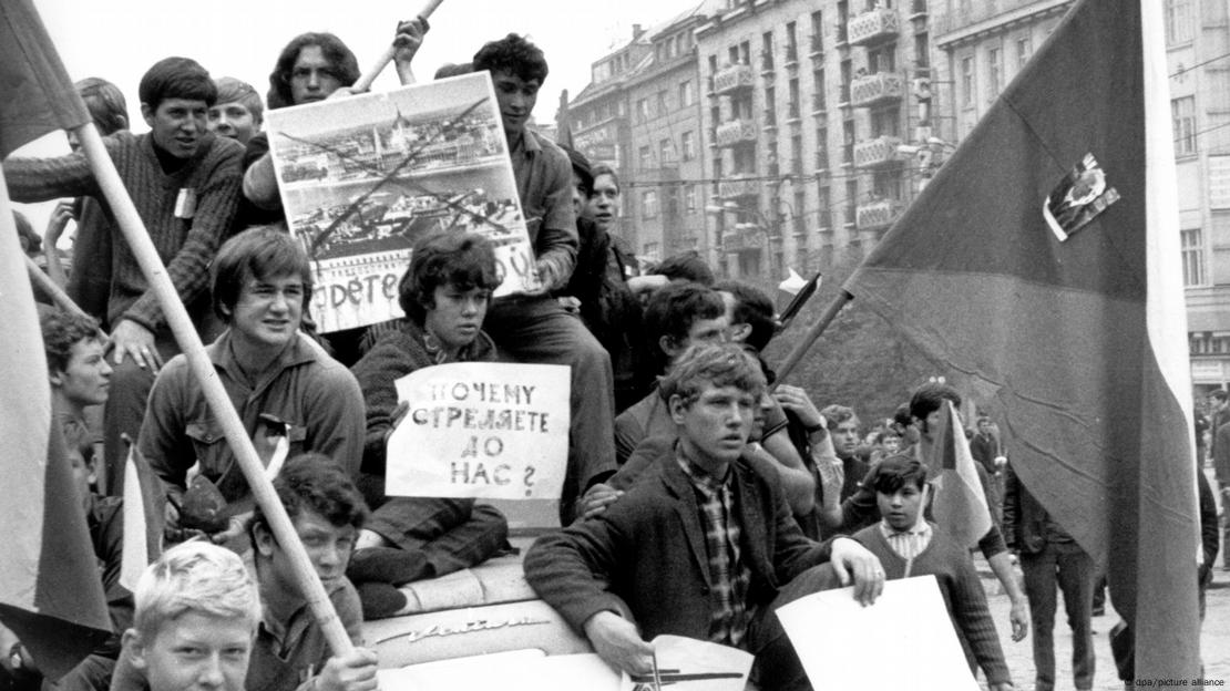 1968: демонстранти в Прага срещу окупацията по време на "Пражката пролет"