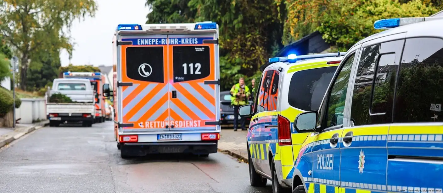 Germany: Police see no political motive in mayor's stabbing – DW –  10/07/2025