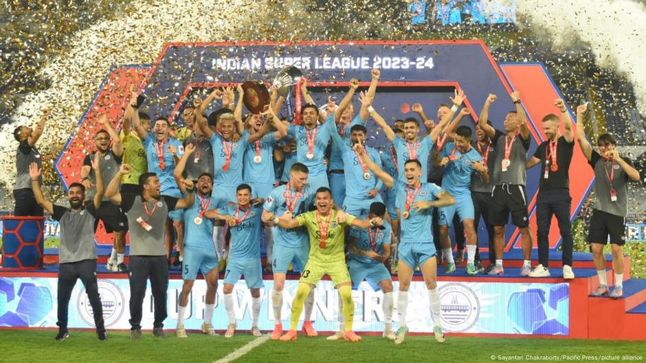 Football: Indian Super League is at a crossroads DW 10/09/2025