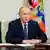 Президент России Владимир Путин участвует в видеоконференции, сидя за столом в своем кабинете в Кремле. Москва, октябрь 2025 года.