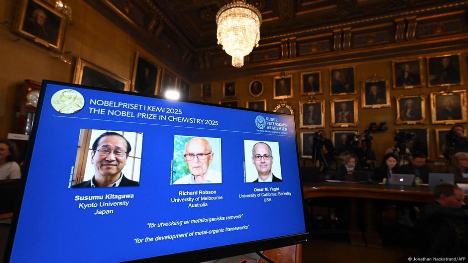 Three scientists share Nobel Prize in chemistry – DW – 10/08/2025