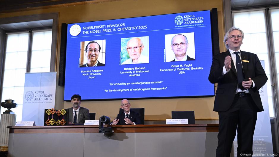Premio Nobel de Química 2025 a desarrollo de arquitectura molecular