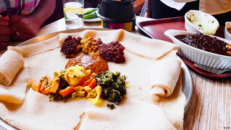 Discover Ethiopia's bold, flavor-packed cuisine – DW – 10/26/2025