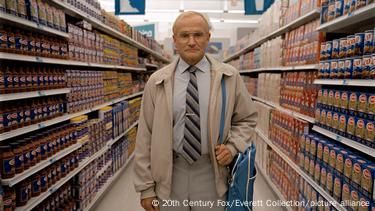 Robin Williams interpretó a un inquietante técnico de laboratorio fotográfico en "One Hour Photo", película de 2002 que exploraba los límites entre obsesión y soledad. Robin Williams interpretó a un inquietante técnico de laboratorio fotográfico en "One Hour Photo", película de 2002 que exploraba los límites entre obsesión y soledad.