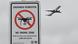 Знак, що польоти дронів тут заборонені, написано німецькою мовою Знак, що польоти дронів тут заборонені, написано німецькою мовою