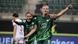 Wolfsburgs Stürmerin Alexandra Popp (r.) bejubelt mit Teamgefährten Kessya Bussy ihr Tor zum zwischenzeitlichen 3:0 gegen Paris St. Germain Wolfsburgs Stürmerin Alexandra Popp (r.) bejubelt mit Teamgefährten Kessya Bussy ihr Tor zum zwischenzeitlichen 3:0 gegen Paris St. Germain