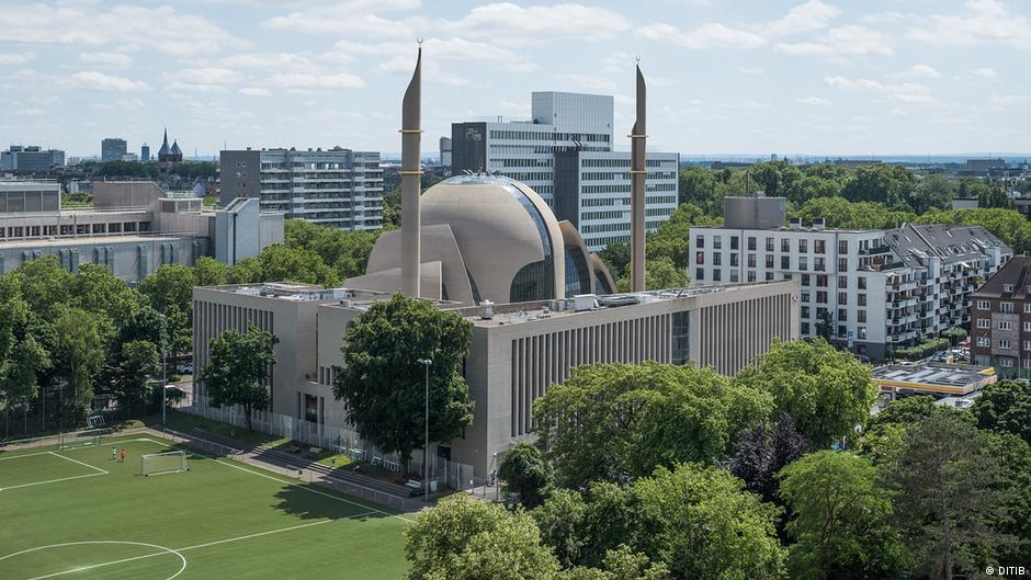 Almanya'da kiliseler kapanıyor, cami ve tapınaklar açılıyor