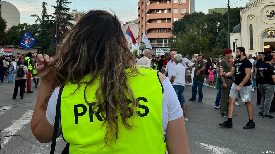 Novinari na protestima u Srbiji (fotografija iz 2025.)