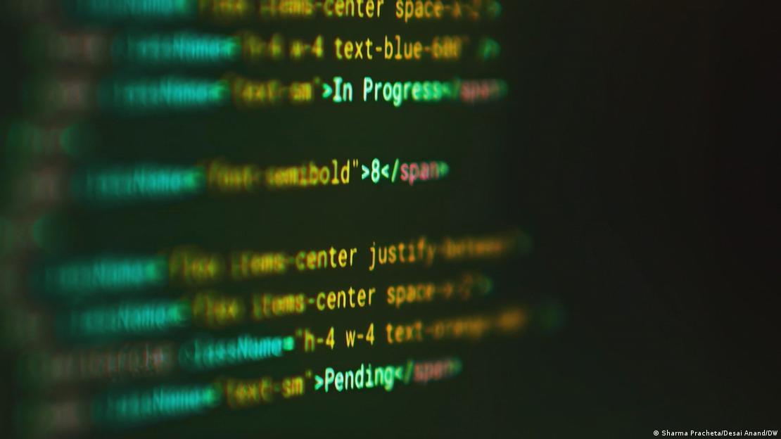 Bir ekrandaki bilgisayar kodları