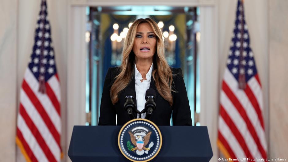 Меланія Трамп: Вдалося встановити канал зв'язку з Путіним щодо українських дітей