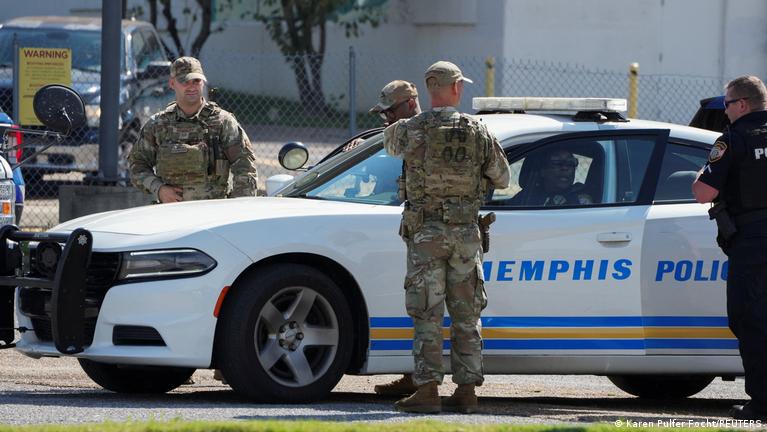 Jueza de EE.UU. frena el despliegue de tropas en Memphis – DW – 18/11/2025