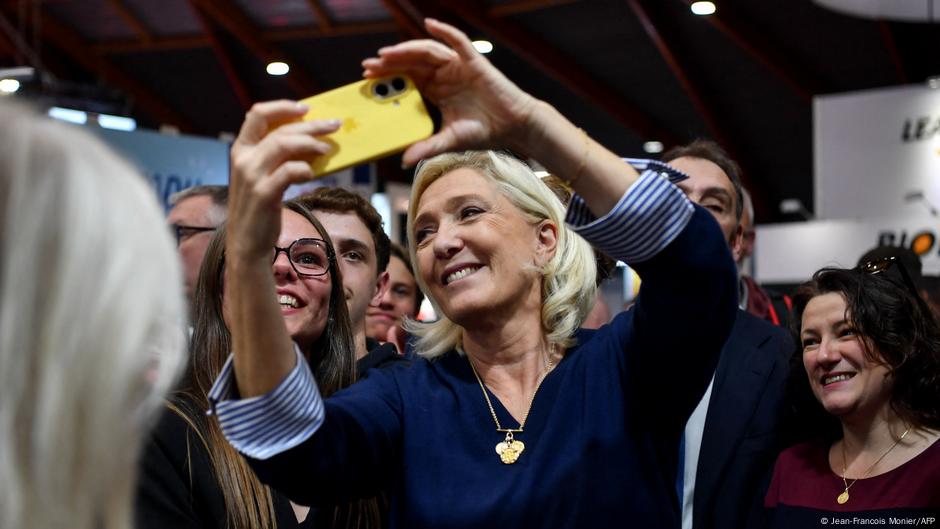 Marin le Pen na nacionalnom kongresu vatrogasaca.