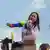 En la imagen se observa a María Corina Machado ofreciendo un discurso ante sus seguidores.