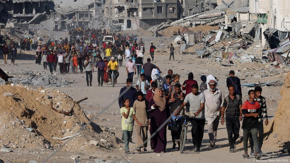 Middle East: US military chief visits Gaza