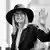 USA Hollywood 2022 | Diane Keaton zeigt lächelnd ihre Hand bei der Hand- und Fußabdruck-Zeremonie im TCL Chinese Theatre SW