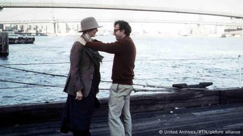 Diane Keaton: Oscar-winning star dies at 79 — report – DW – 10/11/2025