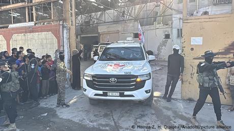 Die Hamas hat die verbliebenen Geiseln dem Internationalen Komittee vom Roten Kreuz übergeben.