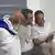 Refém Omri Miran com o pai e a esposa