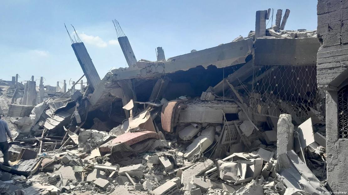 Уништени згради во градот Газа Уништени згради во градот Газа