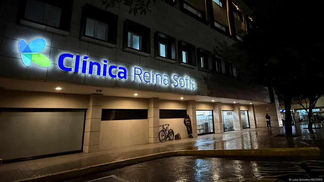 Vista exterior general de la clínica Reina Sofía donde el activista venezolano de derechos humanos Yendri Velásquez y el consultor político Luis Peche fueron hospitalizados luego de recibir disparos y resultar heridos, en Bogotá, Colombia, el 13 de octubre de 2025. Vista exterior general de la clínica Reina Sofía donde el activista venezolano de derechos humanos Yendri Velásquez y el consultor político Luis Peche fueron hospitalizados luego de recibir disparos y resultar heridos, en Bogotá, Colombia, el 13 de octubre de 2025.