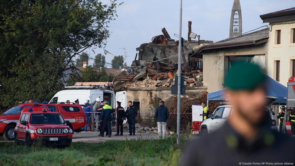 Italy: Three police officers killed in house explosion DW 10/14/2025