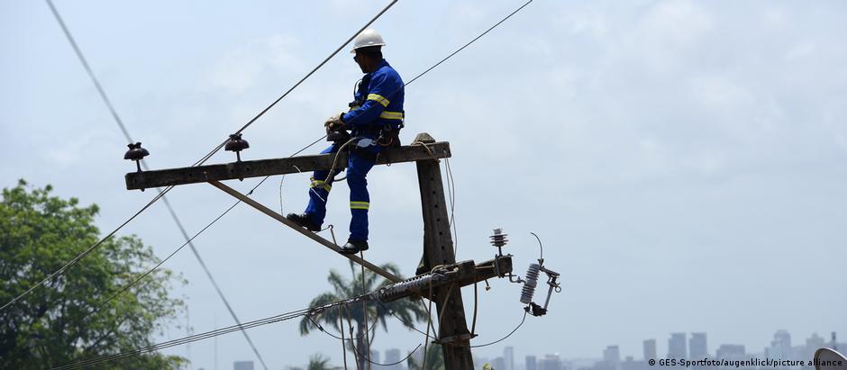 Reparo de cabos elétricos: domínio de facções criminosas acarreta riscos a rede de infraestrutura