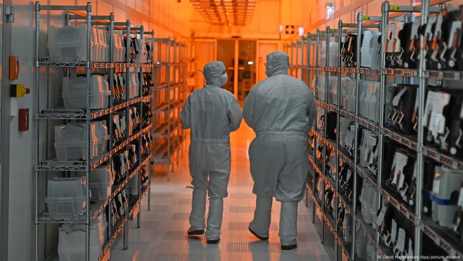 Nexperia chip shock compounds carmakers' supply woes DW 10/23/2025