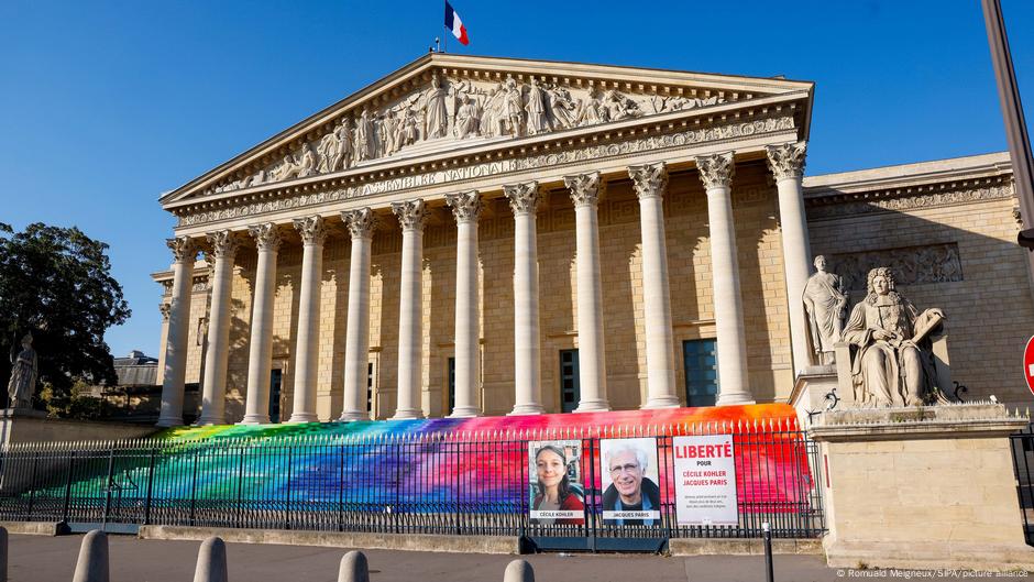 Iran jails 2 French citizens on 'spying' charges DW 10/14/2025