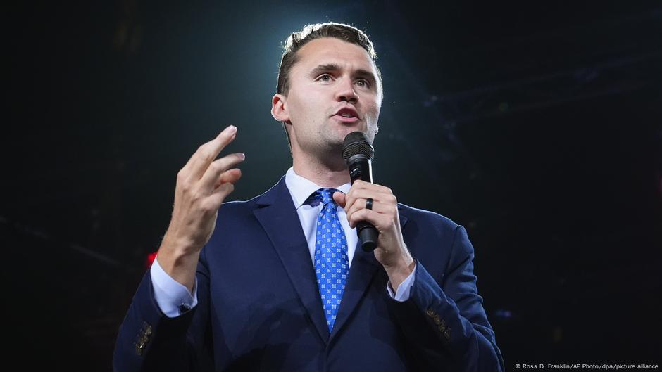 Charlie Kirk: US revokes 6 visas over social media comments – DW – 10/15/2025