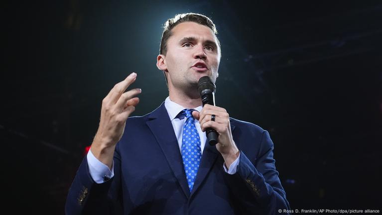 Charlie Kirk: US revokes 6 visas over social media comments – DW – 10/15/2025