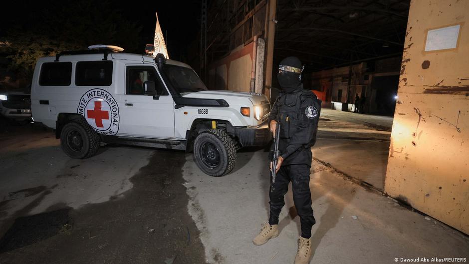 Israel identifica otros tres cuerpos de rehenes devueltos – DW – 15/10/2025