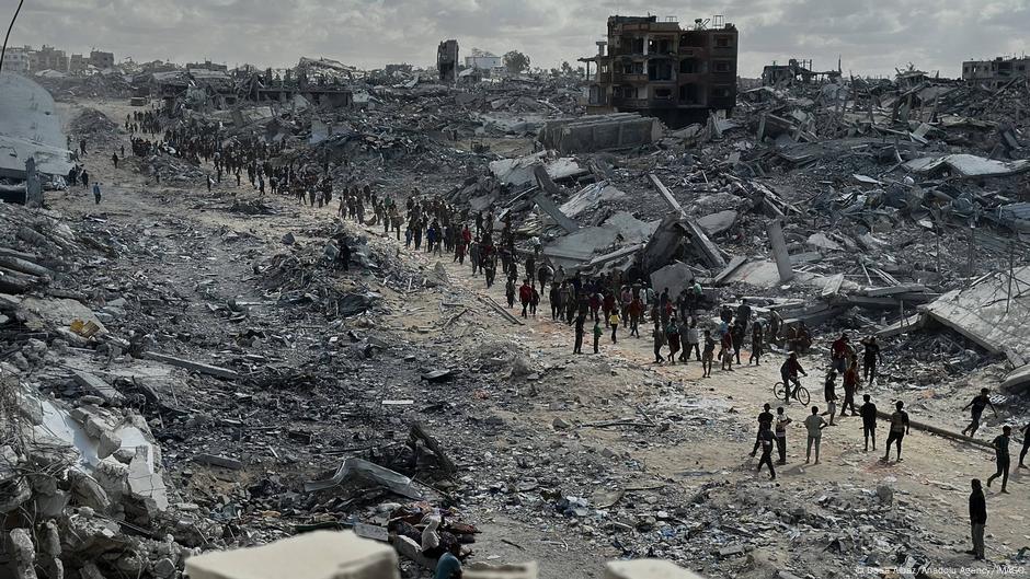 Palestinci se vraćaju u razoreni Kan Junis - 12.10.2025.