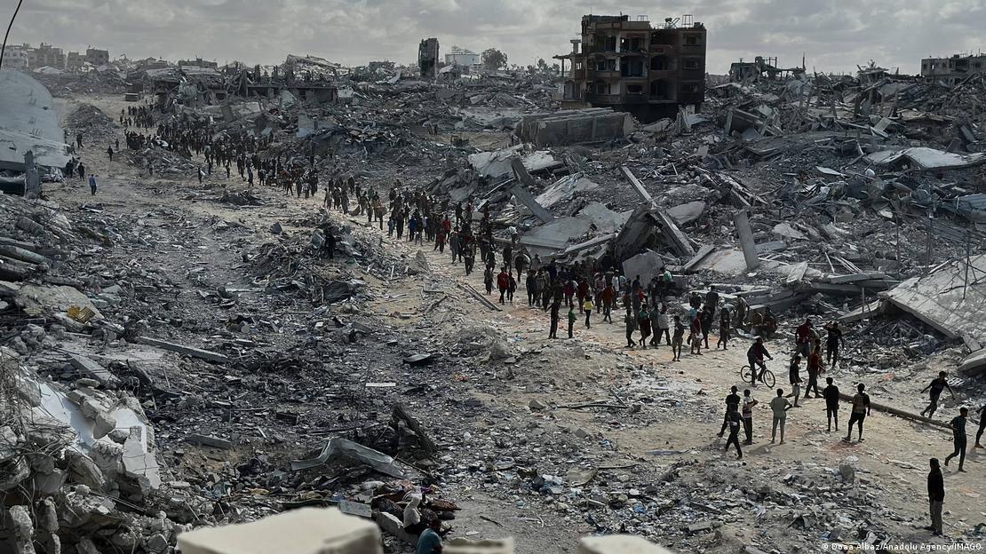 Yıkıntılar arasında evlerine dönen Gazzeliler