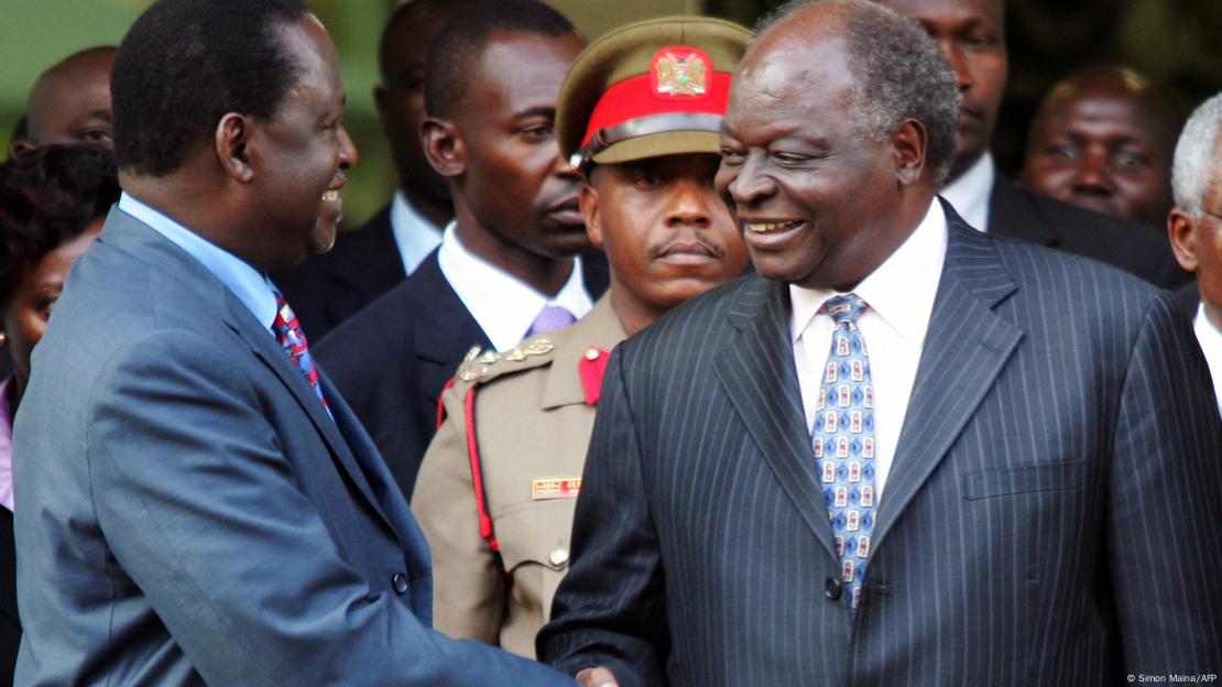 Kenia Nairobi 2008 | Mwai Kibaki serre la main à Raila Odinga 