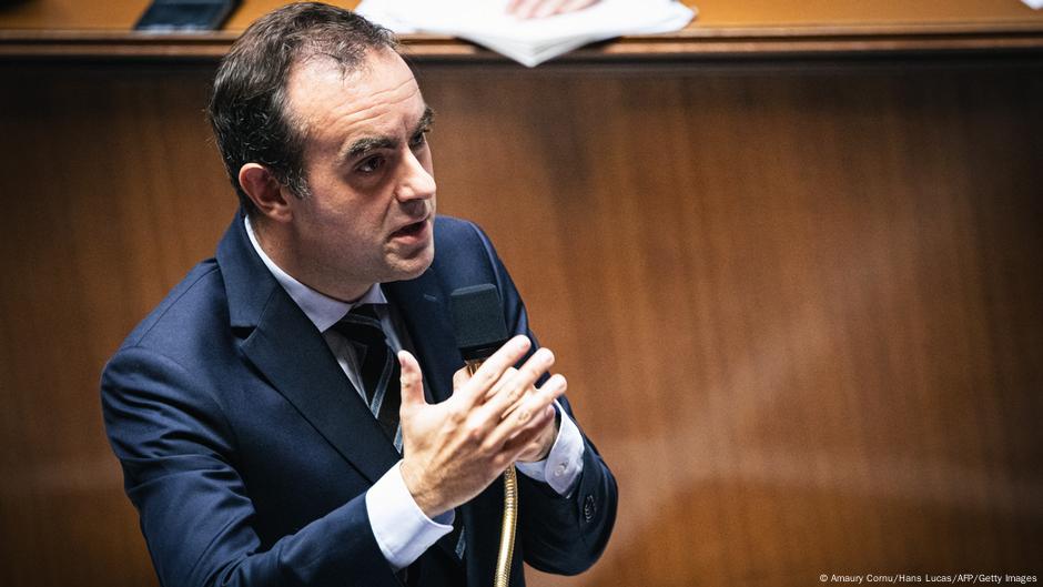 French PM Lecornu survives first no-confidence vote – DW – 10/16/2025