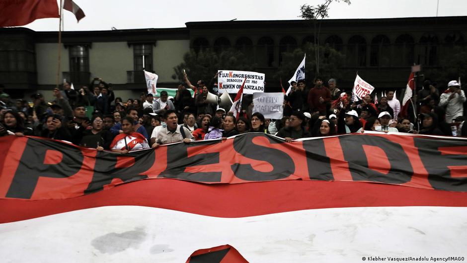 Jóvenes lideran protesta en Perú y piden la renuncia de Jerí