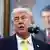 USA Washington D.C. 2025 | Donald Trump spricht in ein Mikrofon
