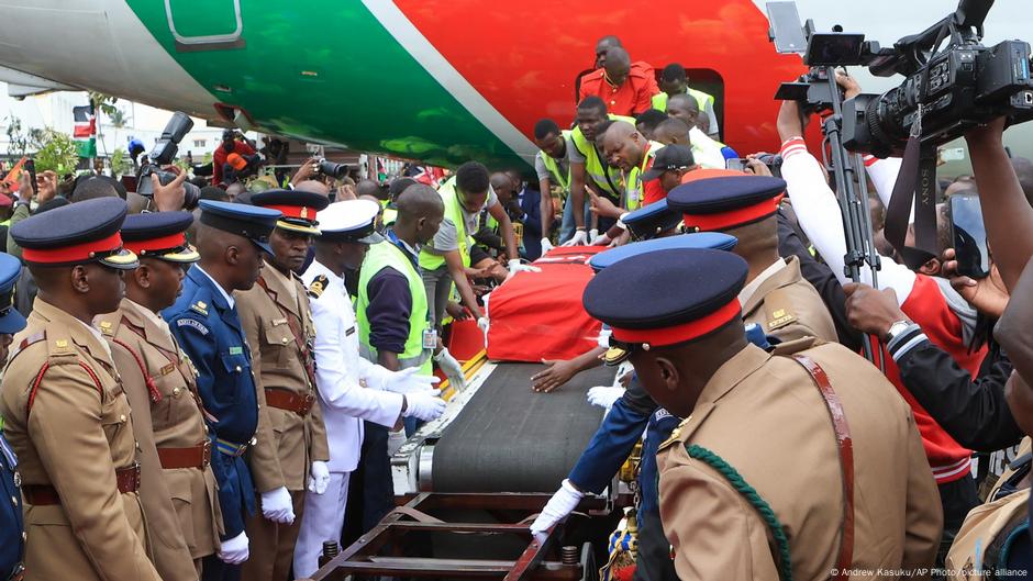 Kenya: Security forces fire at crowds at Odinga funeral – DW – 10/16/2025