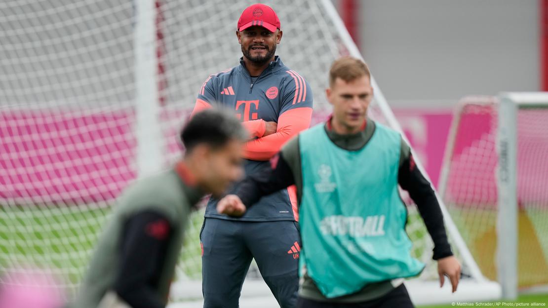 Kompany vigila al fondo una fase de entrenamiento de sus jugadores, los cuales han respondido en la cancha a su técnico. Kompany vigila al fondo una fase de entrenamiento de sus jugadores, los cuales han respondido en la cancha a su técnico.
