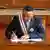 Madagascar Antananarivo 2025 | Le colonel Michael Randrianirina signe des documents après son investiture