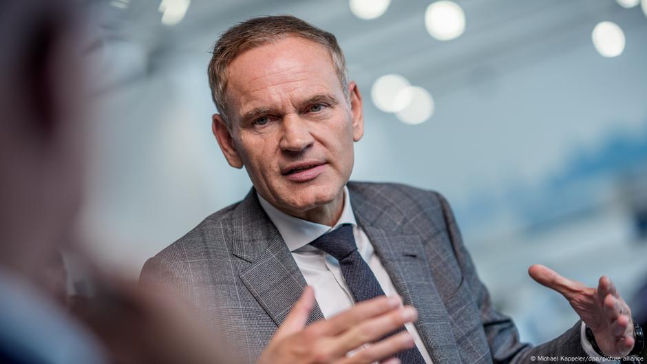 Porsche CEO Oliver Blume to step down – DW – 10/17/2025