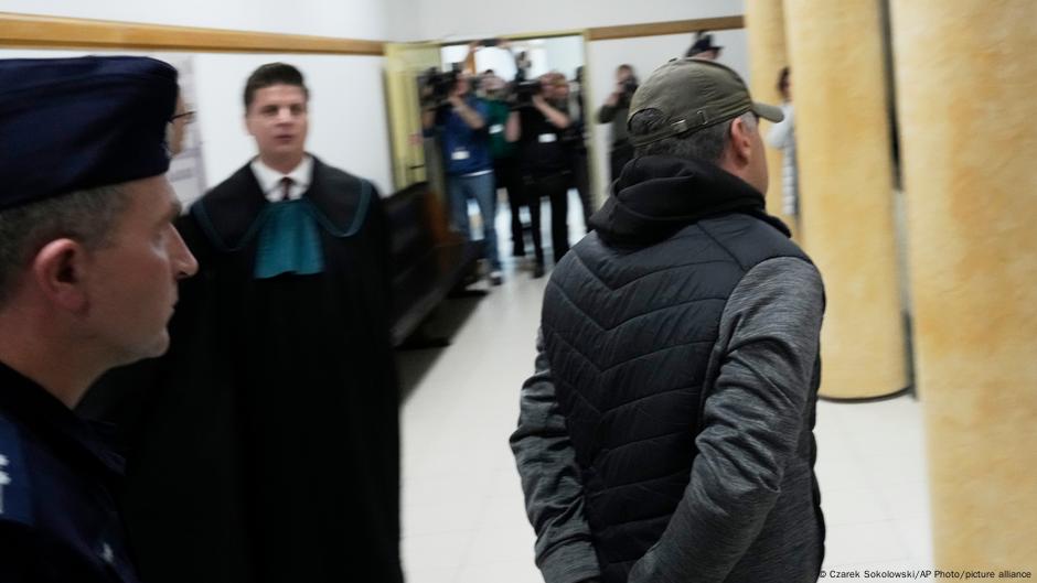 Volodimir Ž., Ukrajinac osumnjičen za učešće u napadu na Severni tok, napušta sudnicu.