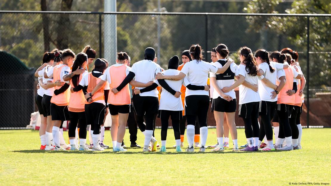 Muchas de los jugadores que formarán parte de la selección de Afganistán no se habían visto en años. Muchas de los jugadores que formarán parte de la selección de Afganistán no se habían visto en años.