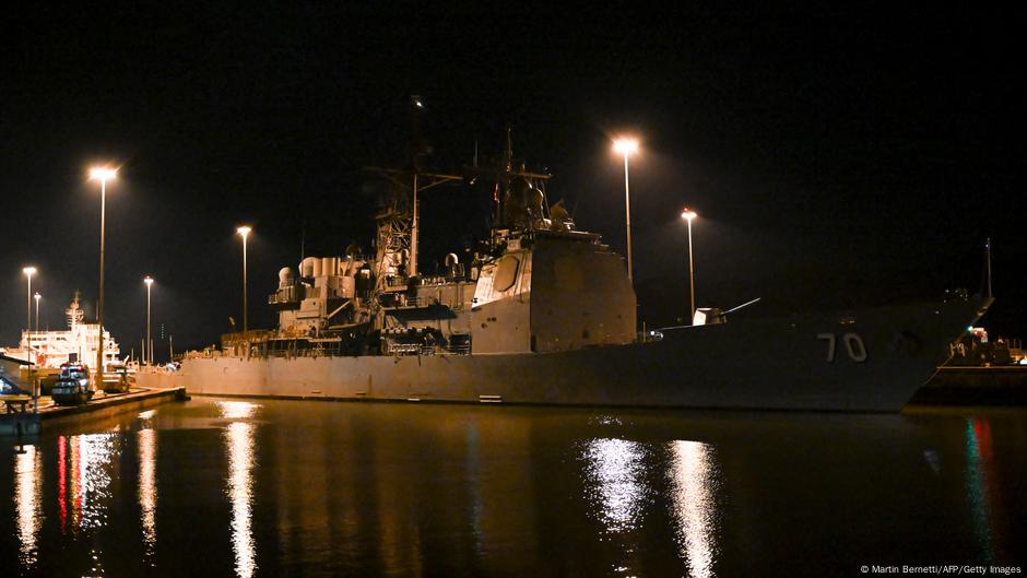 US holding survivors from ‘drug boat’ off Venezuela – DW – 10/18/2025