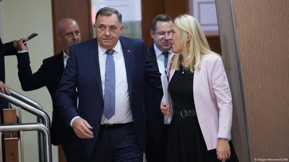 Millorad Dodik je odlukama Narodne skupštine Republike Srpske i formalno razvlašćen.