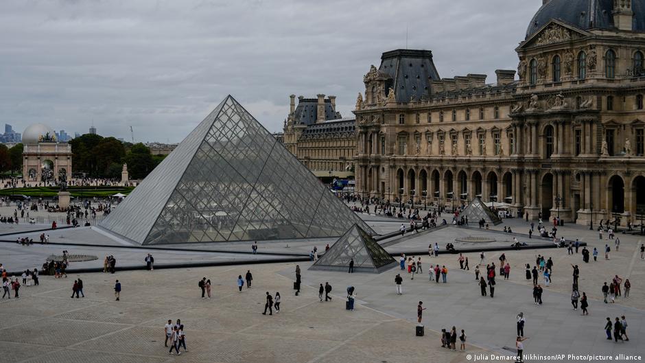 Louvre öffnet nach Juwelen-Coup wieder